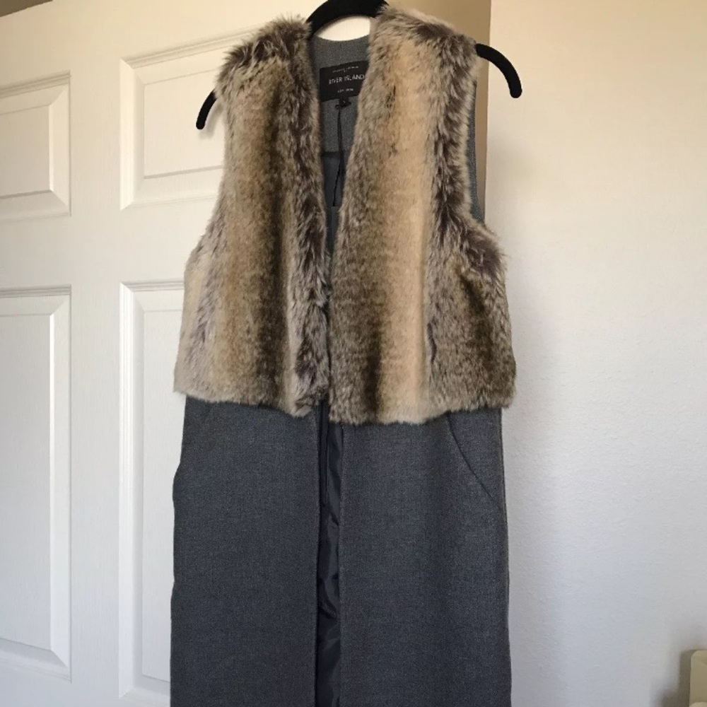 ❌SOLD❌Vest with fur